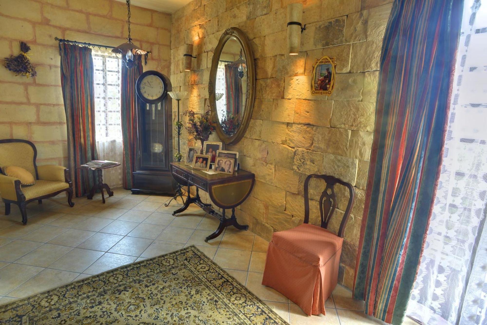 塔博图寄宿简易旅馆 Ħal Far 外观 照片